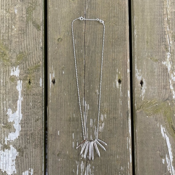 STELLA & DOT Rebel Cluster Necklace Silver in Original Box Single Chain - Picture 13 of 15